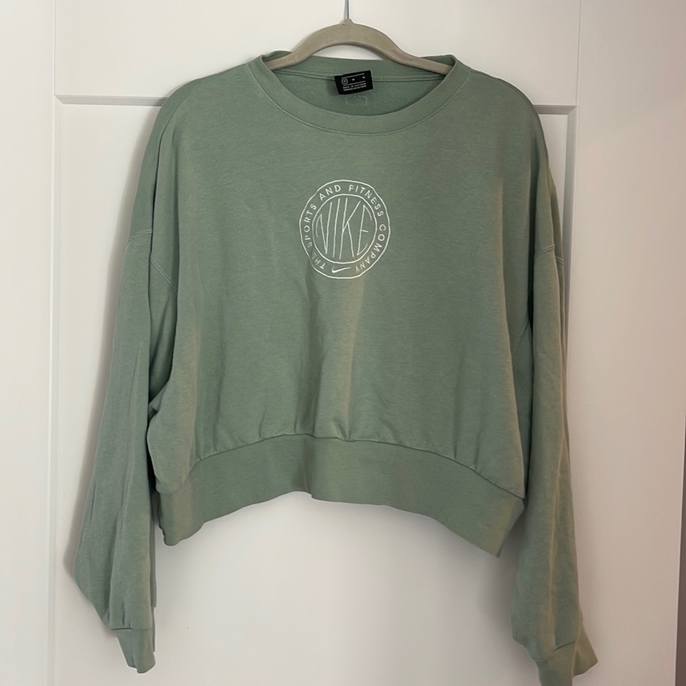 Nike cropped hoodie size M gently worn